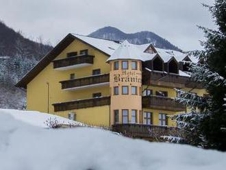 Uprostred nádherných hôr v Terchovej vás privíta Hotel Bránica s dobrými raňajkami a wellness.