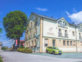 Adršpach: Hotel Tommy *** s polpenziou a wellness s bazénom a vírivkou.