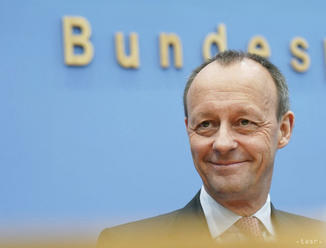 Do boja o post šéfa CDU vstúpili Armin Laschet a Friedrich Merz