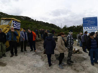 V Grécku pokračovali protesty proti zariadeniam pre migrantov