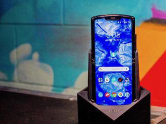 Motorola Razr foldable phone unboxing: Here's what's in the final box     - CNET