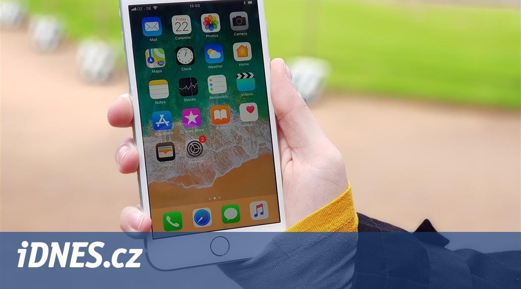 Nový levný iPhone představí Apple možná už na konci března