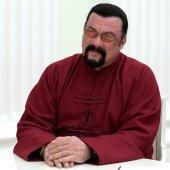 Steven Seagal dostal pokutu 314.000 USD za propagaci podvodné kryptoměny