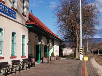 V Starej Turej niekto hádže kamene na vlaky