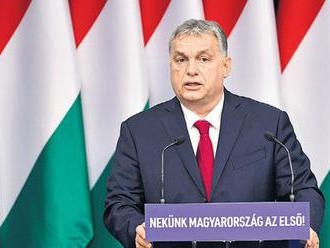 Orbán chce byť zelenší. Vznášať sa ako motýľ, pichať ako včela