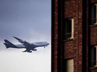 Nad Madridom krúži poškodený Boeing, čaká sa na núdzové pristátie