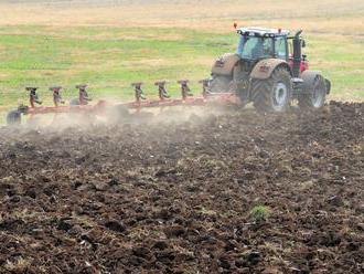 Ukrajinský parlament schválil zákon o trhu s pôdou