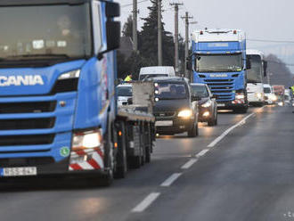 Kolóna viac ako 30 km sa vytvorila na úseku rakúskej diaľnice A4