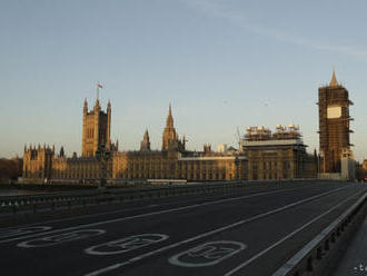 Britský parlament pravdepodobne uzavrú na štyri týždne