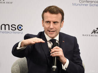 Macron: Kríza vyvolaná šírením koronavírusu ohrozuje európsky projekt