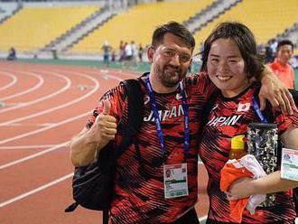 Japonka v Česku. Oštěpařka bydlela v trenérově penzionu, na jídlo si zvykla