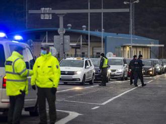 Slovensko spustilo hraničné závory, cudzinec nesmie prejsť