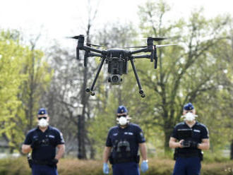 Protestujúcim proti Orbánovi udelili policajti pokutu