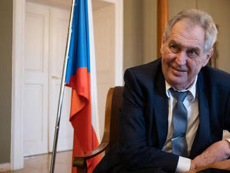 Za niekoľko týždňov si dáme dole rúška, tvrdí Miloš Zeman