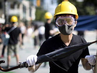 Hongkonská polícia zatkla 15 aktivistov za účasť na vlaňajších protestoch