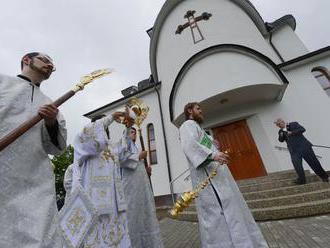 V Bratislave sa napriek zákazu mala zísť viac ako stovka veriacich