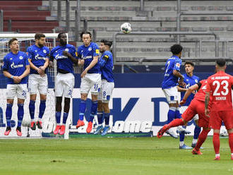 Futbalistom Schalke sa opäť nedarilo, Augsburg ich s jasným triumfom