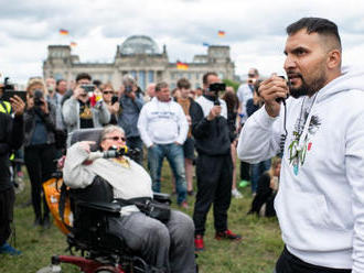 Protesty proti obmedzeniam počas pandémie v Nemecku boli pokojné