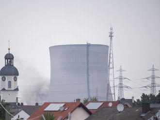 V Nemecku odstrelili dve chladiace veže odstavenej elektrárne