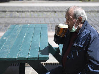 V Poľsku otvorili kaderníctva, reštaurácie a bary