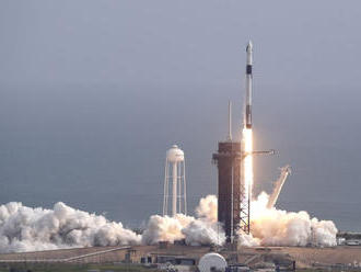 Týždeň pred štartom Crew Dragon odstúpil šéf programu letov NASA