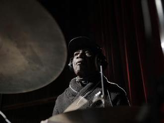 Zemřel průkopník afrobeatu. Tony Allen patřil k nejvýznamnějším bubeníkům