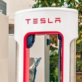 Tesla chystá levnější akumulátory i verze úplně bez kobaltu