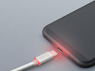 Dátový kábel k mobilným telefónom a tabletom s USB Type-C konektorom, biely.