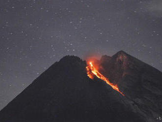 Indonézska sopka Merapi sa opäť prebudila