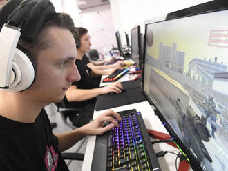 Pre protesty odstránili z počítačovej hry Fortnite policajné autá