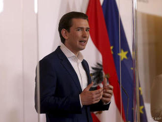 Rakúsky kancelár Kurz čelil v parlamente otázkam o korupcii