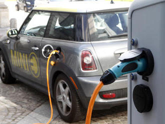 Německo nařídí každé čerpací stanici postavit dobíjecí stanici pro elektromobily