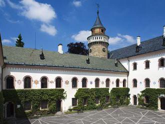 Místo Hradčan Sychrov. Česká filharmonie open air koncertem poděkuje zdravotníkům