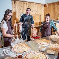 V Resortu Valachy se opět rozbíhají kurzy pečení frgálů, nově bude i pizza pro děti