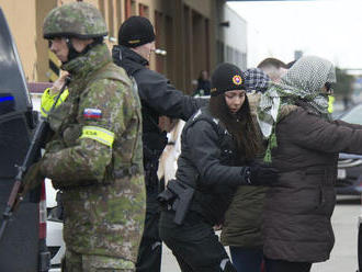 Obvinili policajtku, ktorá umožnila cudzincom nelegálne prekročiť hranice Slovenska