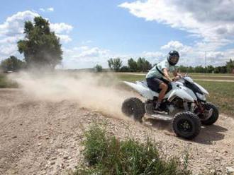 Zážitková jazda na atv štvorkolke - netradičná jazda, rýchlosť a burácanie motoru .