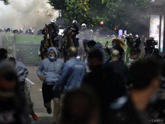 Vo viacerých srbských mestách vrátane Belehradu vypukli protesty