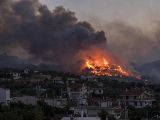 Hasiči v strednom Portugalsku zápasia s lesným požiarom