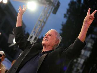 John Cleese: Smyslem života je se bavit, kultura rušení to nechápe