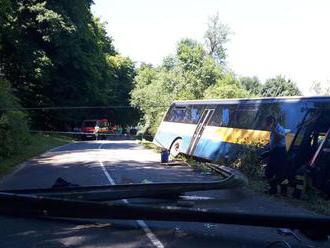 Pri Dobrej Vode havaroval linkový autobus