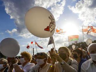 Bieloruskú prezidentskú kandidátku podporili na proteste desaťtísíce ľudí