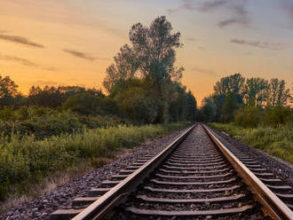 Smrť kosila na koľajniciach: Tragické zrážky s vlakom, o život prišli traja ľudia