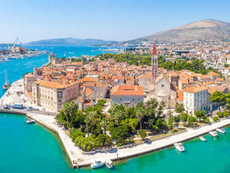 Jedinečný hotel Pašike**** priamo v historickom centre Trogiru s možnosťou plnej penzie.