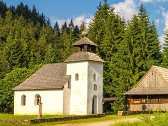 Vstupy do Skanzenu Vychylovka s výnimočnou atmosférou a unikátnym historickým vláčikom.