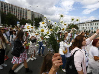 Tisíce ľudí v Minsku opäť demonštrujú proti Lukašenkovi