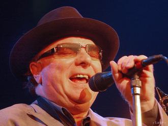 Van Morrison skritizoval koronavírusové obmedzenia ako pseudovedu