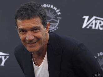 Herec Antonio Banderas sa vyliečil z ochorenia COVID-19