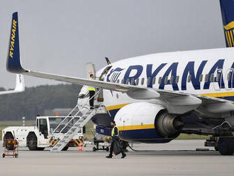 V lietadle Ryanairu našli podozrivý predmet, zadržali dvoch mužov