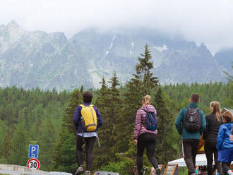 Tatry dostali zabrať, rekordom je 30-tisíc ľudí v jedinom dni