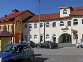 Hotel Arkádia *** - malý rodinný hotel nachádzajúci sa v centre mesta Bánovce nad Bebravou.